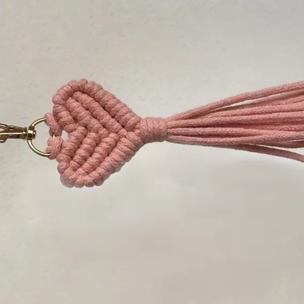 ANTHROPOLOGIE Macrame Heart Bag Charm Keychain Bohemian Purse Jewelry NEW NWT - Picture 3 of 8